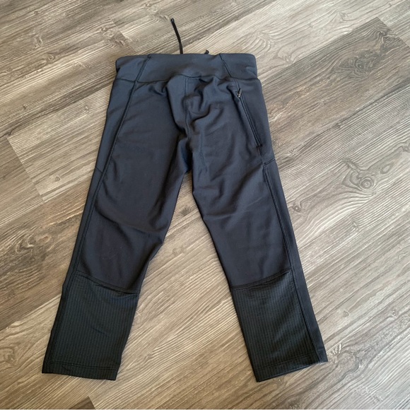 Under Armour Compression HeatGear Cropped Leggings - Picture 3 of 9